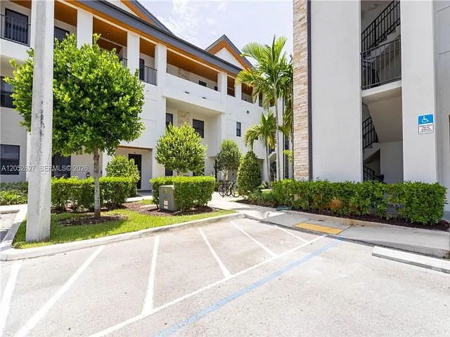 3 bed, 2.5 bath, 1429 sqft, $3,600 — Photo 1