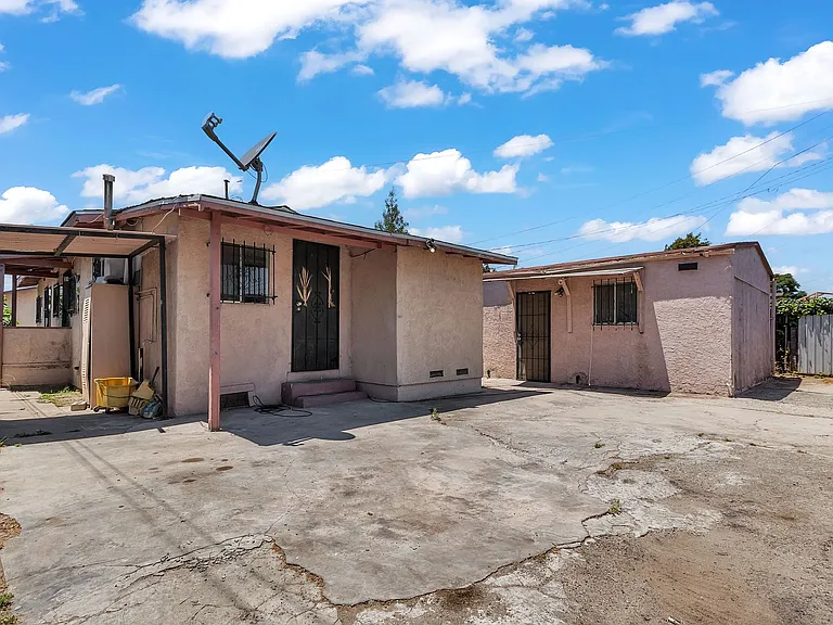 6110 Makee Ave — Photo 16