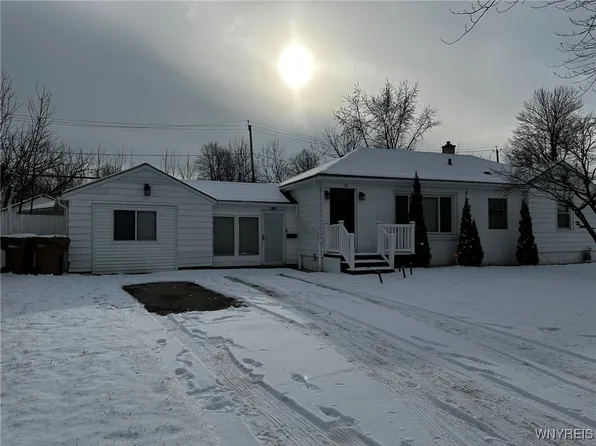 31 Kendale Rd, Cheektowaga, NY 14215