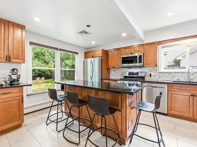 48 Jefferson Ave — Photo 9