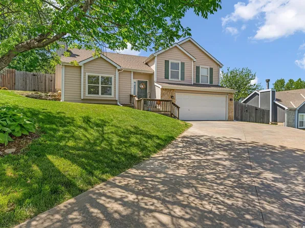 713 N Eagle Pass Dr, Lawrence, KS 66049