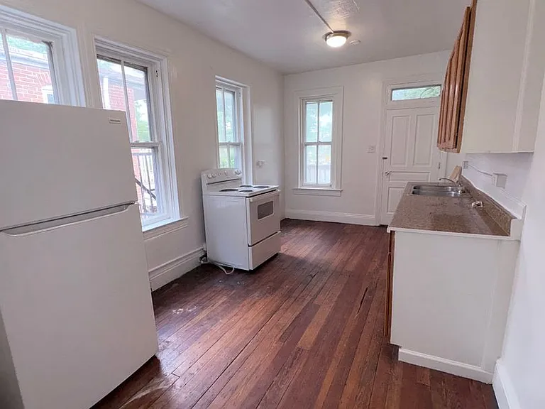613 W King St #2 — Photo 9