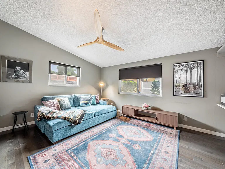 13557 Kittridge St — Photo 25