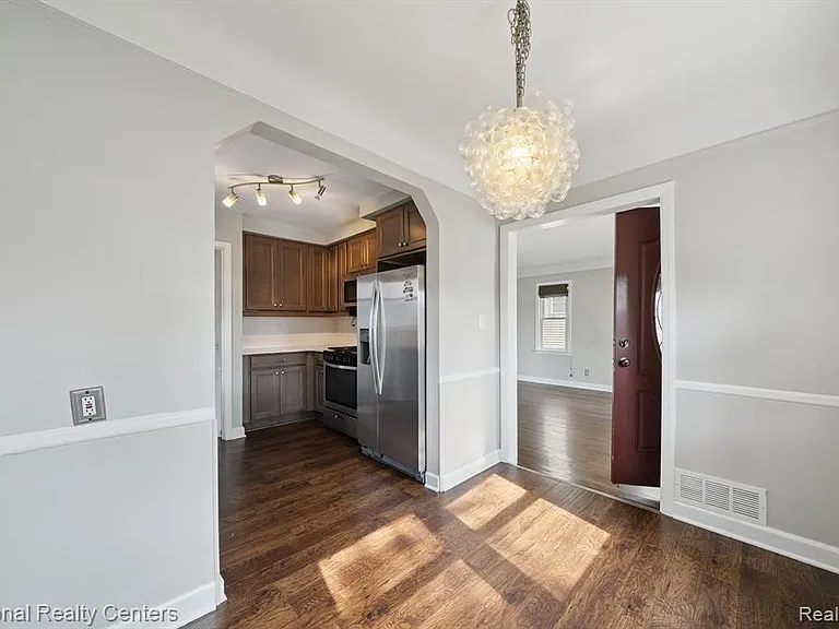 3047 Cummings Ave — Photo 3