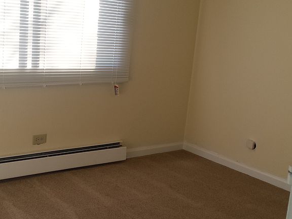 5th image of 985 Westmoreland Dr APT 20