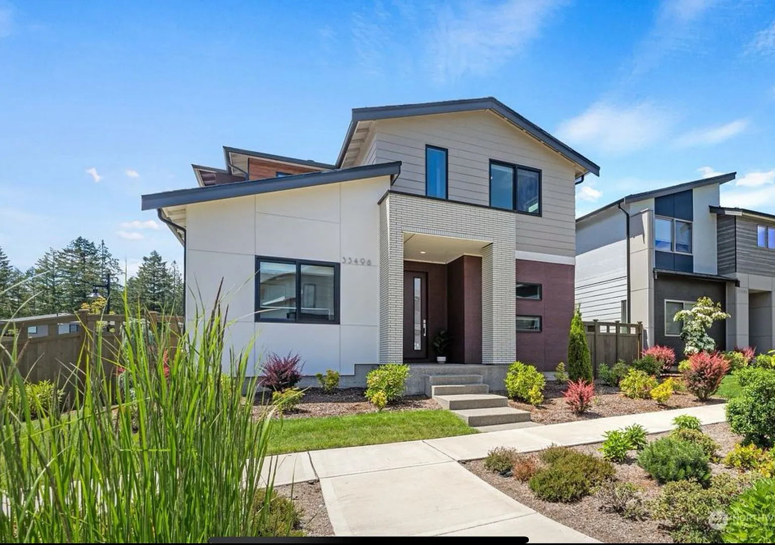 Gorgeous newer construction — Photo 1