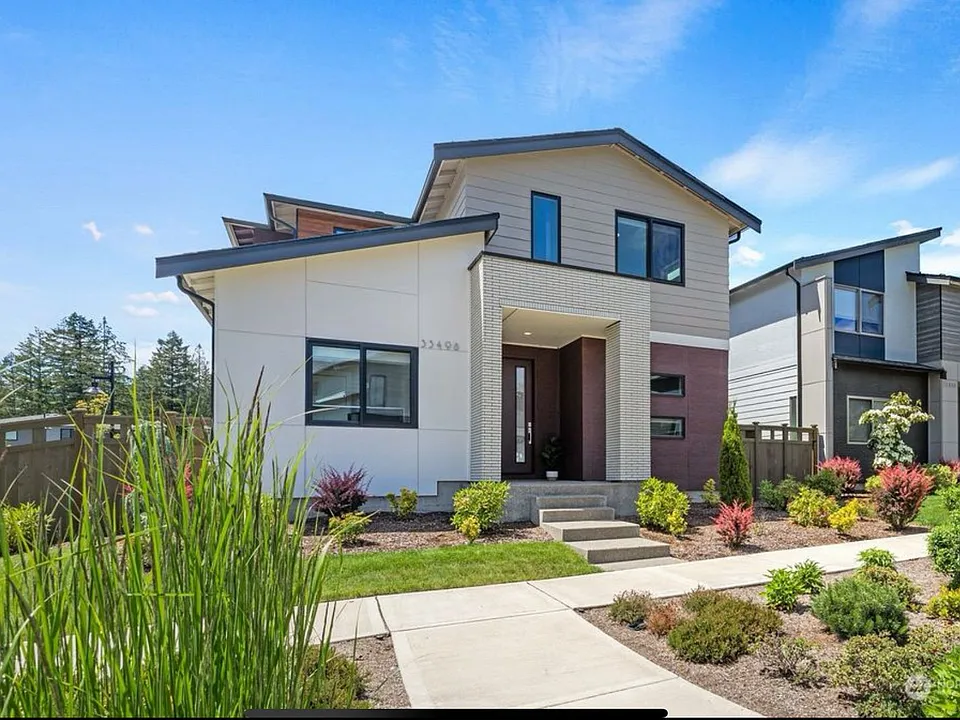 33498 Golden Lakes Ln