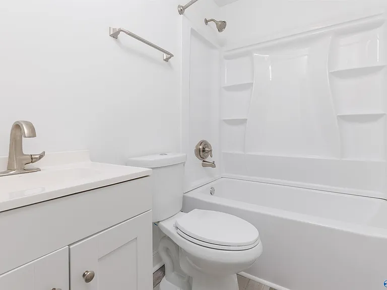 214 Richmond Dr NW — Photo 11