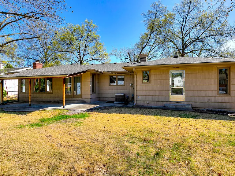 4612 N College Ave — Photo 26