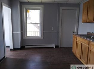 93 Austin St APT 2, Worcester, MA 01609