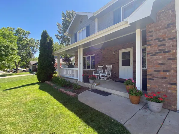 2225 Creekwood Dr, Fort Collins, CO 80525