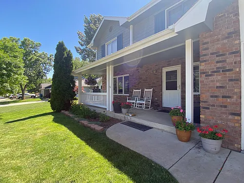 2225 Creekwood Dr Photo 1
