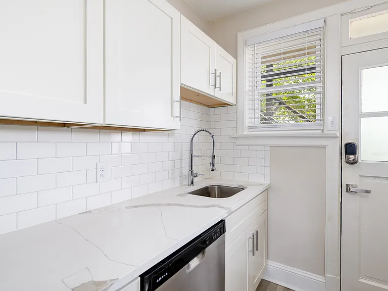 4963 Winona Ave — Photo 12