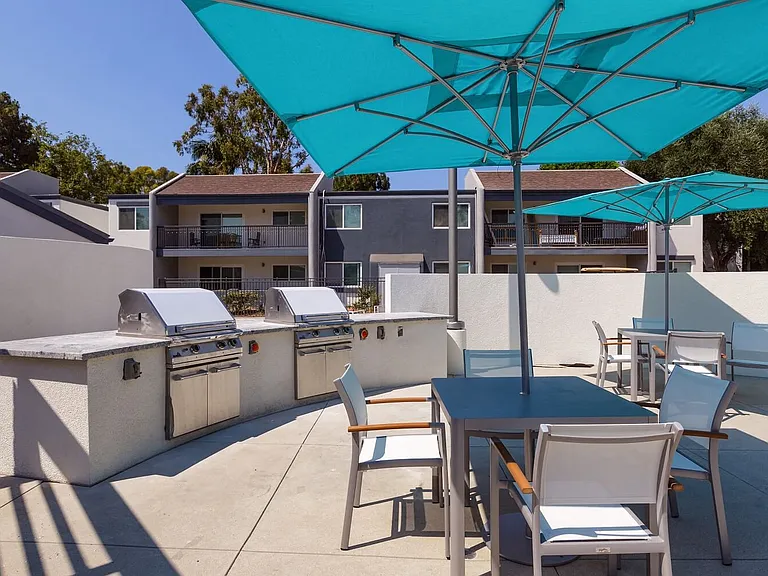 Beverly Plaza Apartments — Photo 18