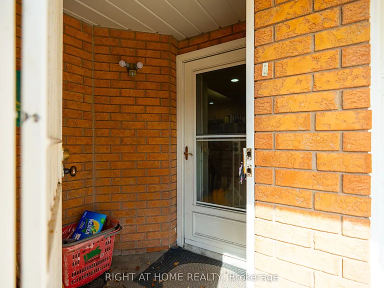 284 Maple Leaf Dr — Photo 35