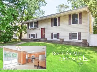 14 Grove St, Middletown, NJ 07748