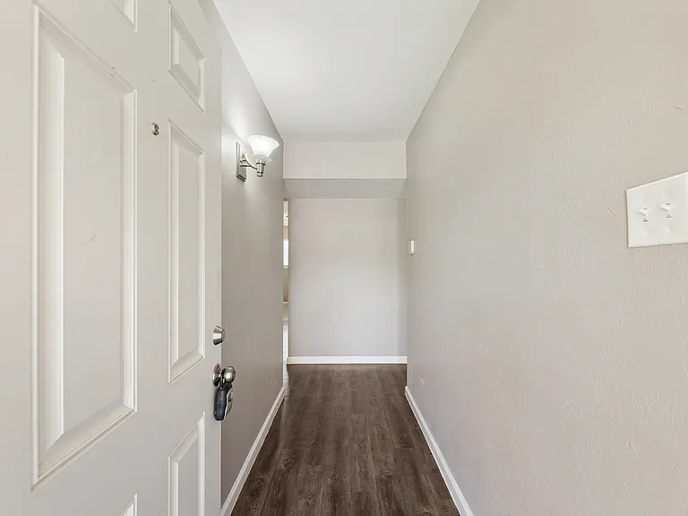 17615 Autumn Hills Dr — Photo 4