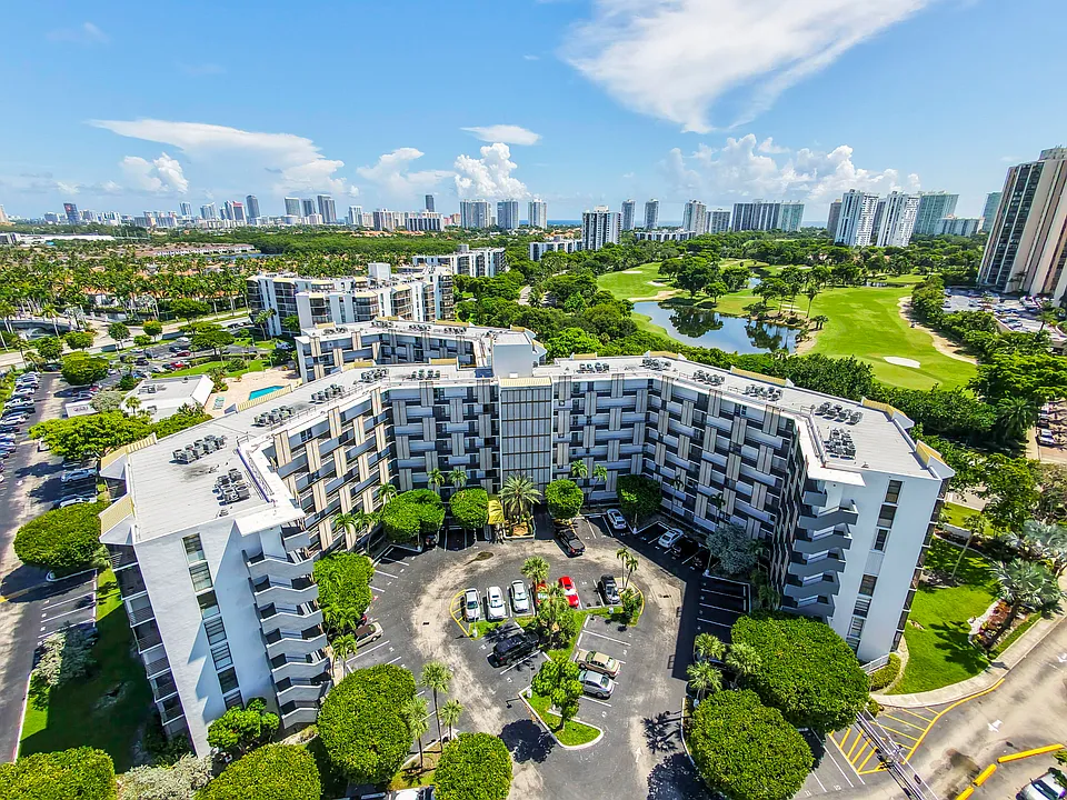 20400 W Country Club Dr #809