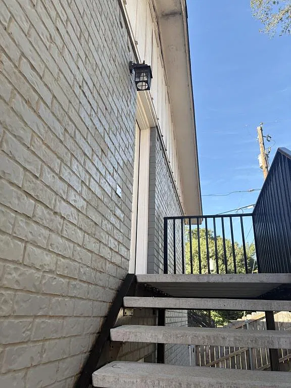 306 Powers St — Photo 2