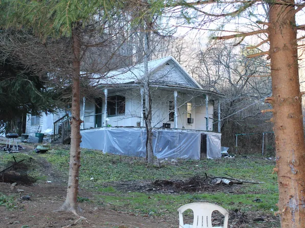 463 Rogers Cemetery Rd, Pennington Gap, VA 24277