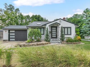 89 Indian Head Rd, Kings Park, NY 11754