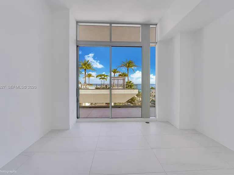 153 N Seabreeze Blvd #4 — Photo 4