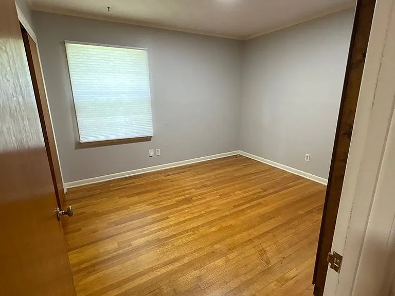 1552 Delmont Rd — Photo 13