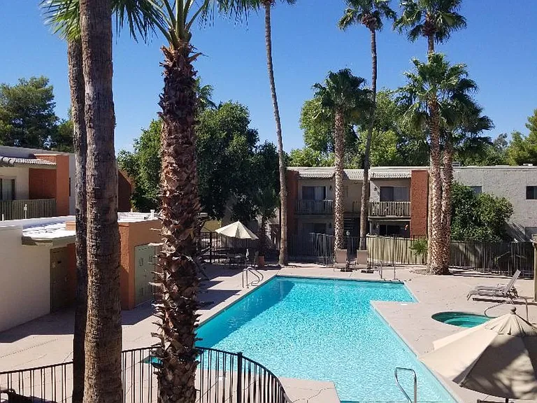 Pantano Villas Apartments — Photo 14