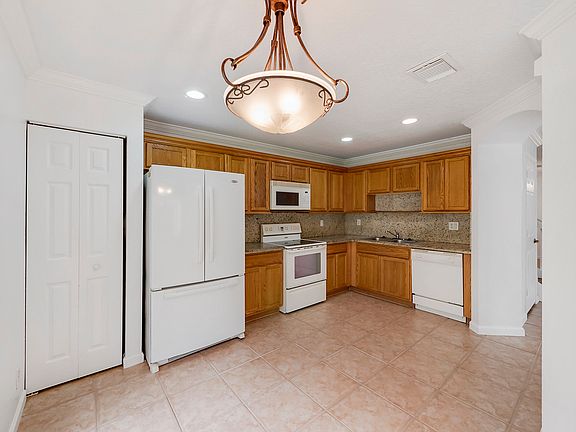 3rd image of 3058 Waddell Ave