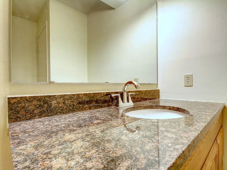 1902 Karen Ct — Photo 9