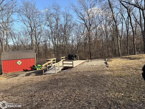 1396 Circle Dr, Brooklyn, IA 52211