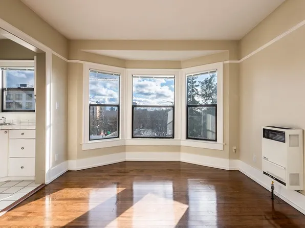 Corona, 715 2nd Ave N APT 203, Seattle, WA 98109