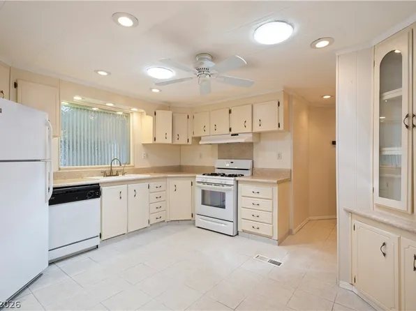 4641 Royal Ridge Blvd, Las Vegas, NV 89103
