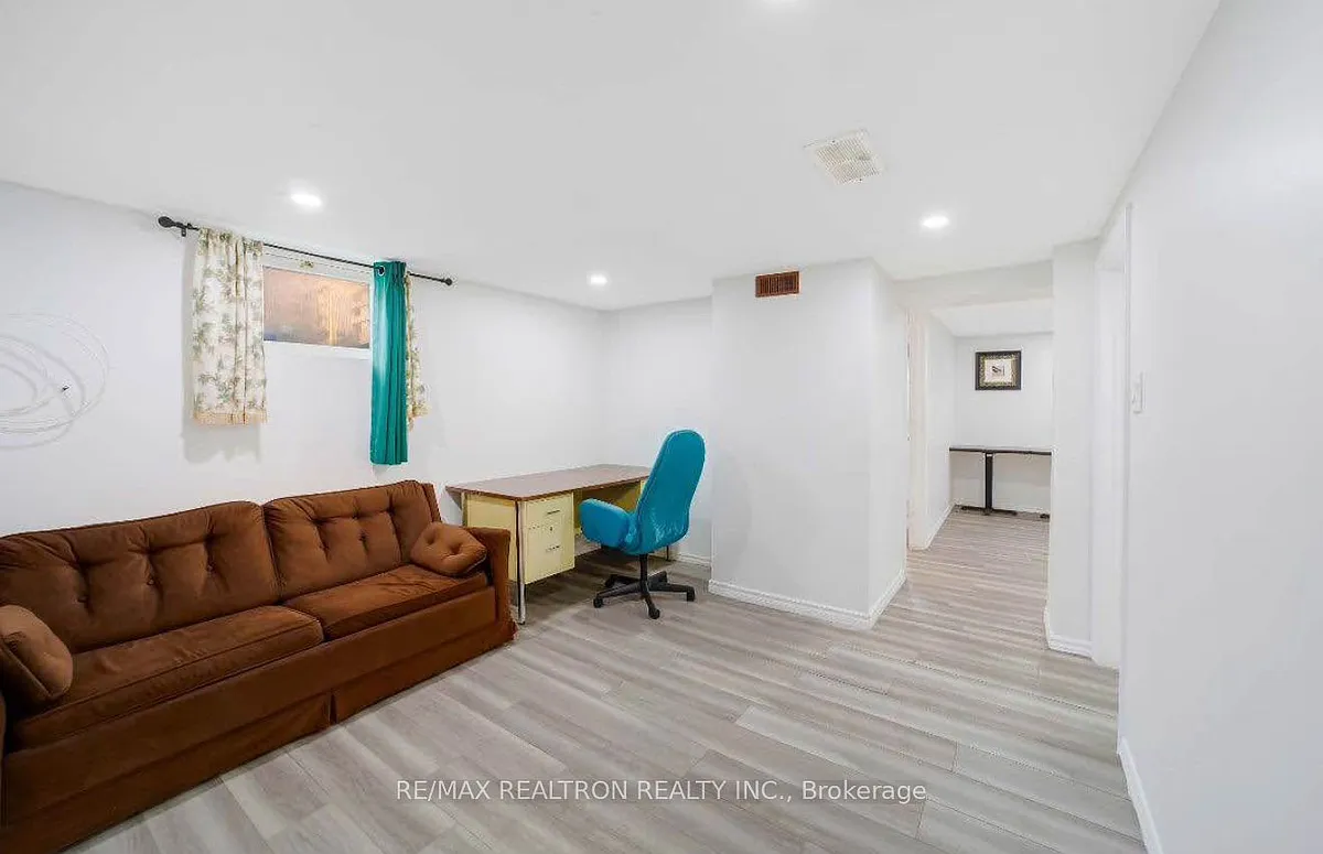 Building Photo - 93 Mountland Dr #BASEMENT