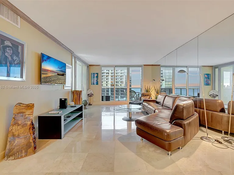 2301 Collins Ave #1206 — Photo 4