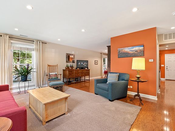 3rd image of 1512 Pebble Creek Dr
