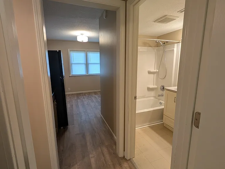 216 W 8th Ave #2 — Photo 9