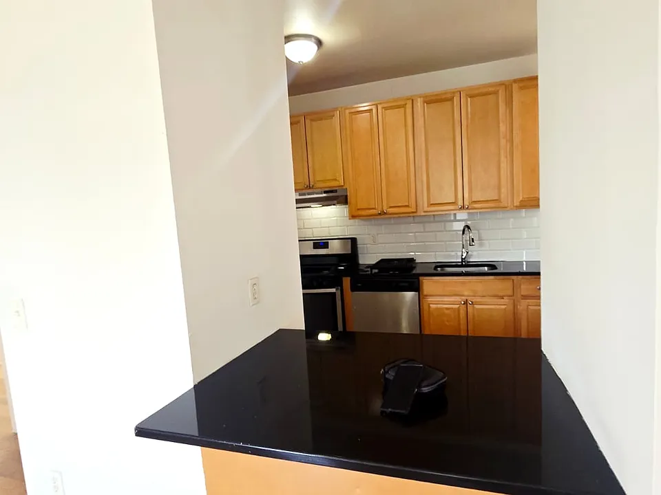 85 Brown Pl #1A
