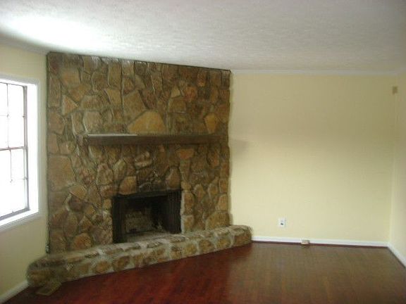 3rd image of 3276 Wildwood Dr SW