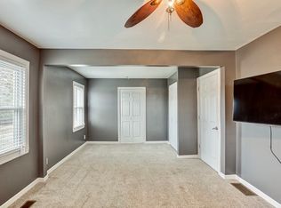 2720 Russell Rd, Utica, KY 42376