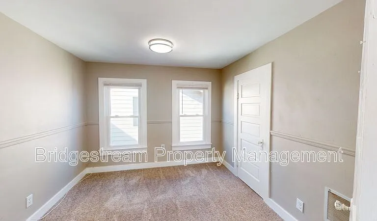 2029 Brookline Ave — Photo 8