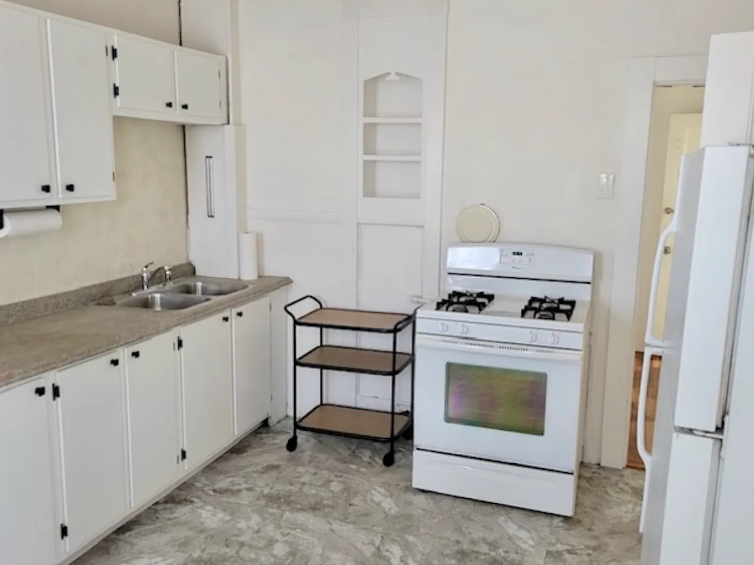 2 bed, 900 sqft, $2,200 — Photo 4