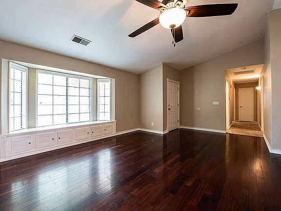 Family Rm Looking into Hall