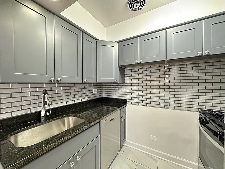 6830 N Sheridan Rd #452 — Photo 4