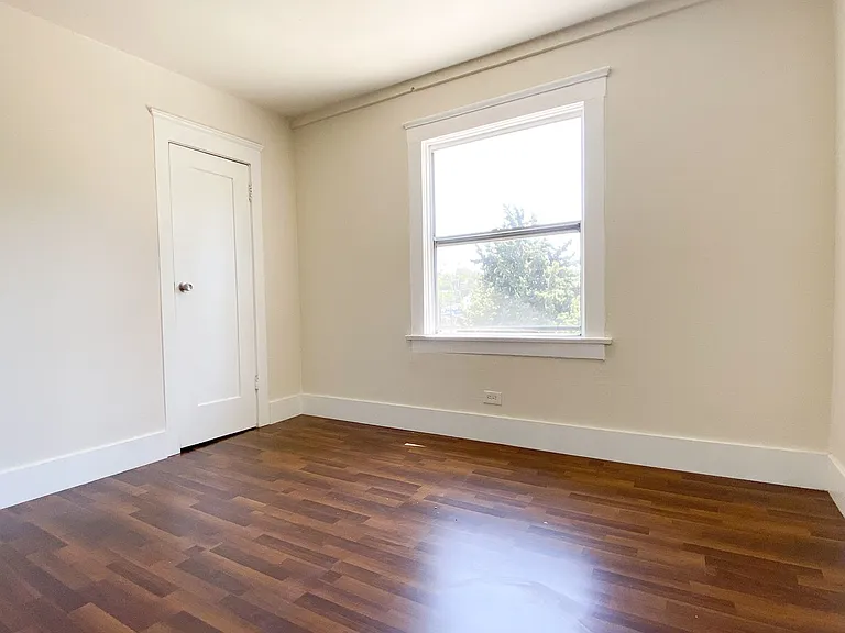 Laguna Apartments — Photo 4