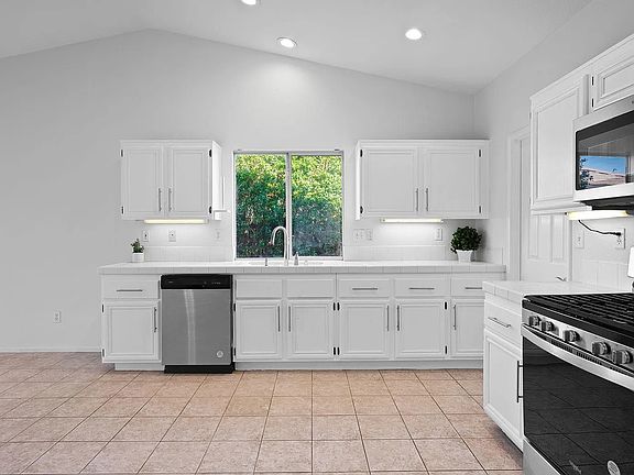 2nd image of 41617 Beadling Rd