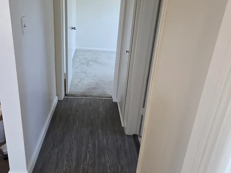 Moracambe Manor Apartments — Photo 11