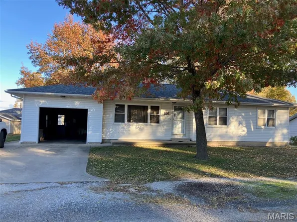 406 S Illinois St, Breese, IL 62218