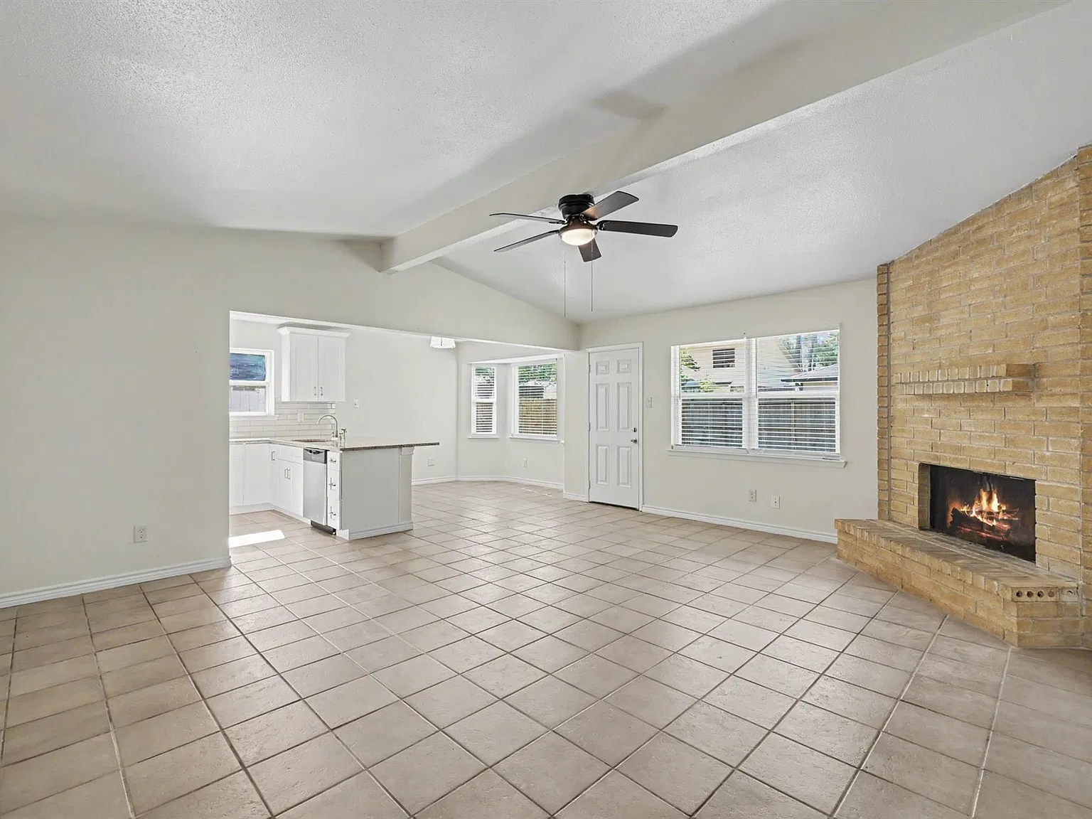 4 bed, 2.0 bath, 1376 sqft, $1,950 — Photo 3