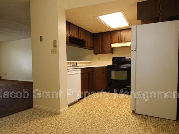 4th image of 725 Whittier St